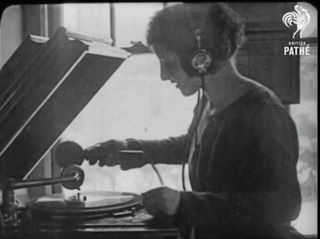 Illustration for article titled A Mobile Phone From 1922? Not Quite